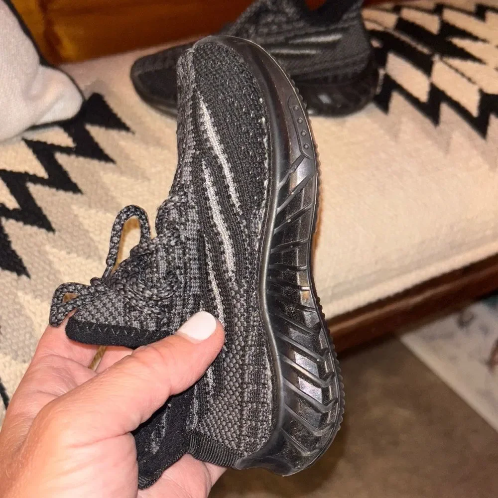 “ Yeezy” LIKE Black and Gray Knit baby Sneakers
